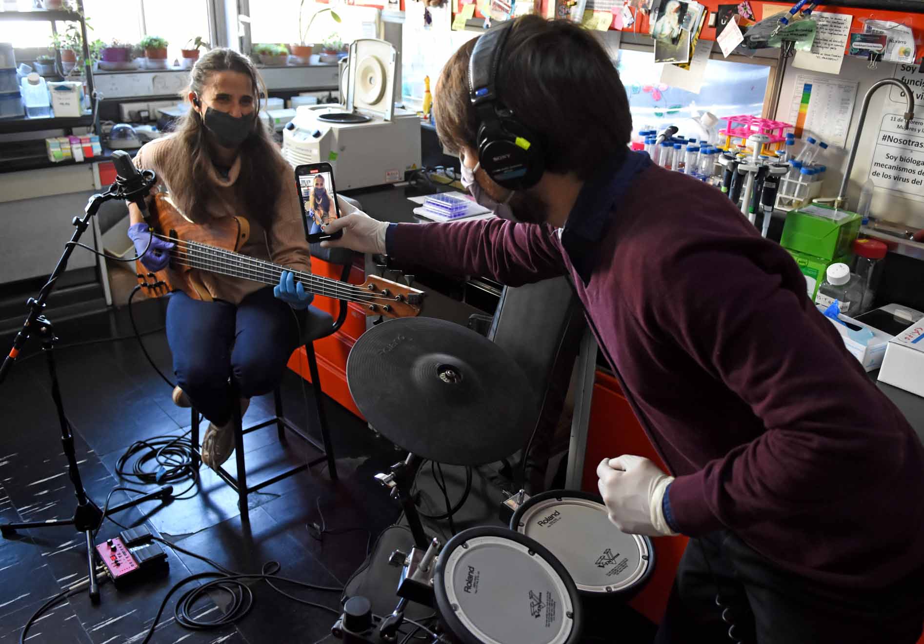 músicos en el laboratorio